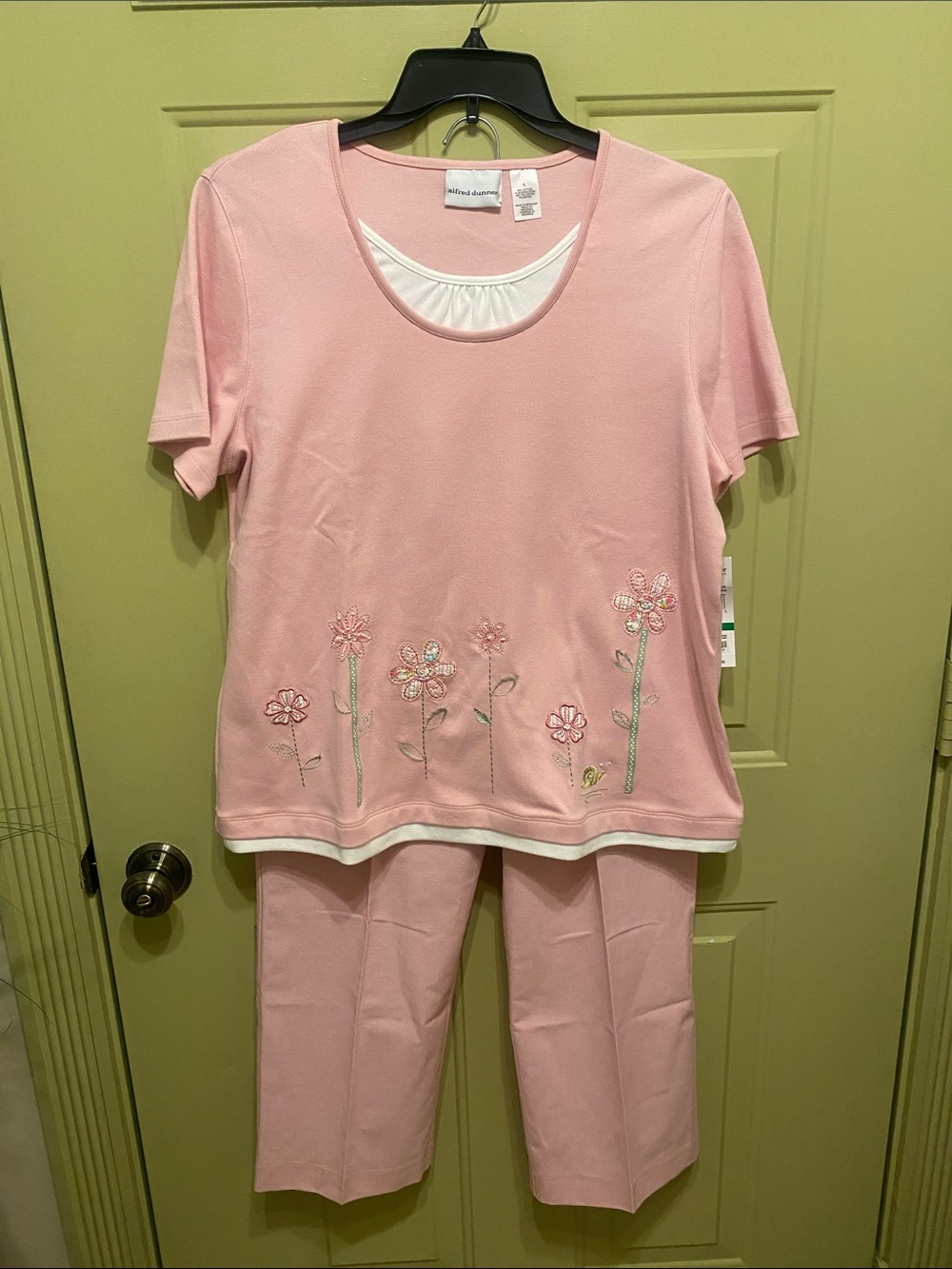 New Alfred Dunner misses summer pink pant suit. misses Size large (12-14)
